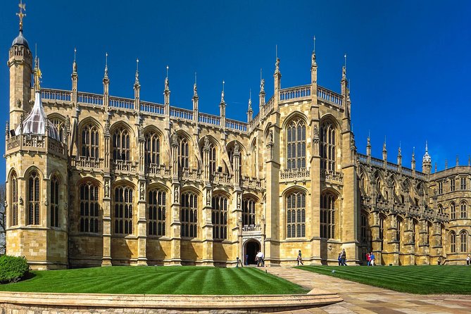 Private Tour to Stonehenge and Windsor Castle - Stonehenge first: early access for better photos and clearer context