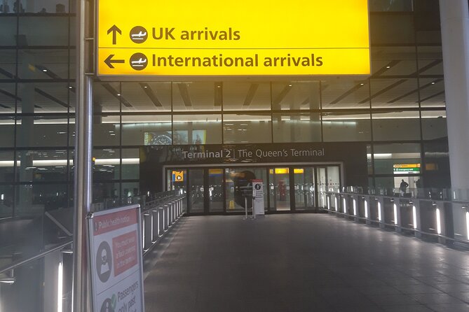 Private Transfer Arrival or Departure Heathrow Airport/ London - Arrival hall meet-and-greet: getting picked up without a scavenger hunt