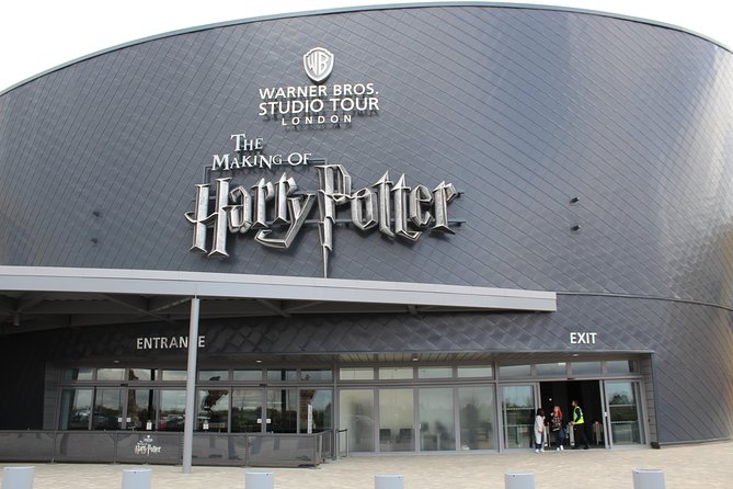 Private Transfer: Central London to Harry Potter Warner Bros Studio in Leavesden - Waiting time, tickets, and holiday surcharges: the small print that matters