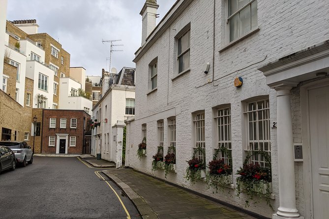 Private transfer from Heathrow to your London Hotel - Meeting at arrivals: name sign, flight tracking, and the “find me” factor