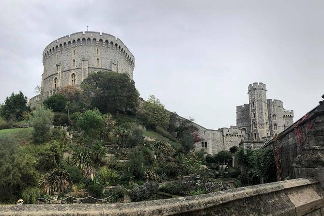 Private Transfers between London & Windsor - Vehicle Options for Groups Up to 8 Passengers