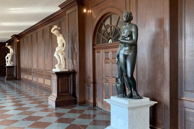 Private Vehicle To Hampton Court Palace From London With Admission Tickets - Audio Guides and How to Get More From Them