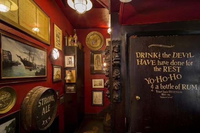 Private Walking Tour: Historic and Hidden Pubs of London - Stop 3: Ye Olde Cheshire Cheese and Polly the parrot overhead