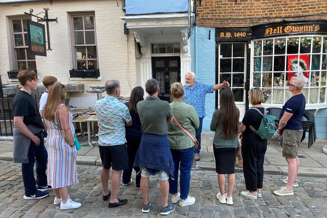 Private Walking Tour of Windsor with Award Winning Guide - A private Windsor walk that keeps you moving (without feeling rushed)