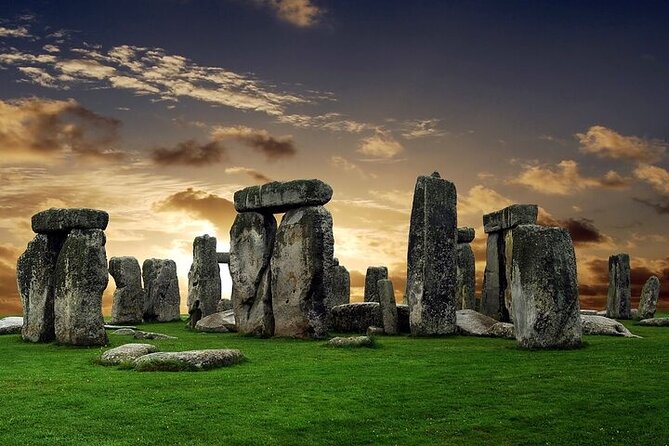 Private Windsor Castle and Stonehenge Day Tour - Windsor Castle: 1000 years of royals, with smart pre-game briefing