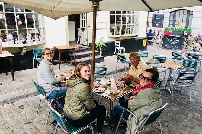 Private Windsor Roundtrip Transfer from London - Windsor town time: where lunch and wandering fit