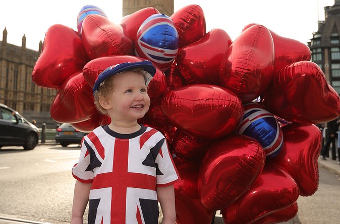 Professional Digital Photo with Red Heart Balloons Central London - Westminster Bridge Start: The Easy Big Ben Photo Zone