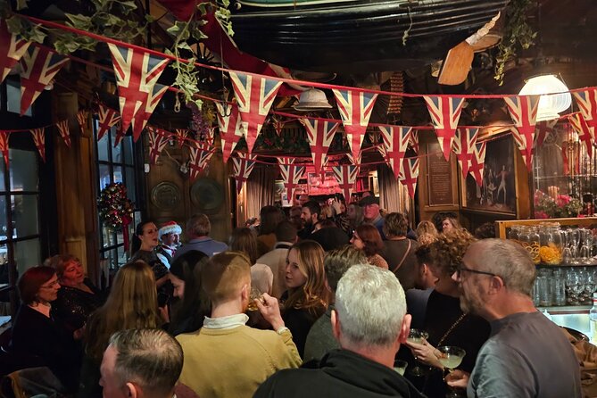 Pub Crawl and Sing along London Experience - The Cockney sing-along at Mr Fogg’s Tavern