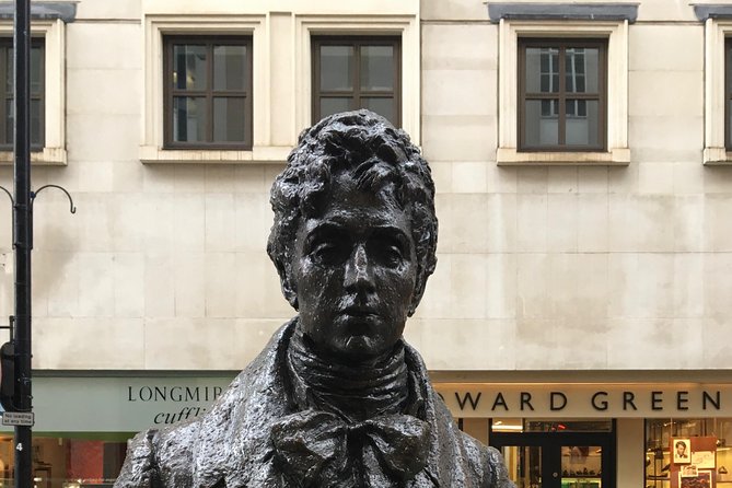 Rich people behaving badly - A 2-hour London walk that keeps the pace human