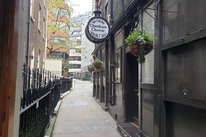 Roman Ruins to Blitz Bombings: A Walking Tour of London's Fiery History - The Monument to the Great Fire of London: 1666 Still Controls the Story