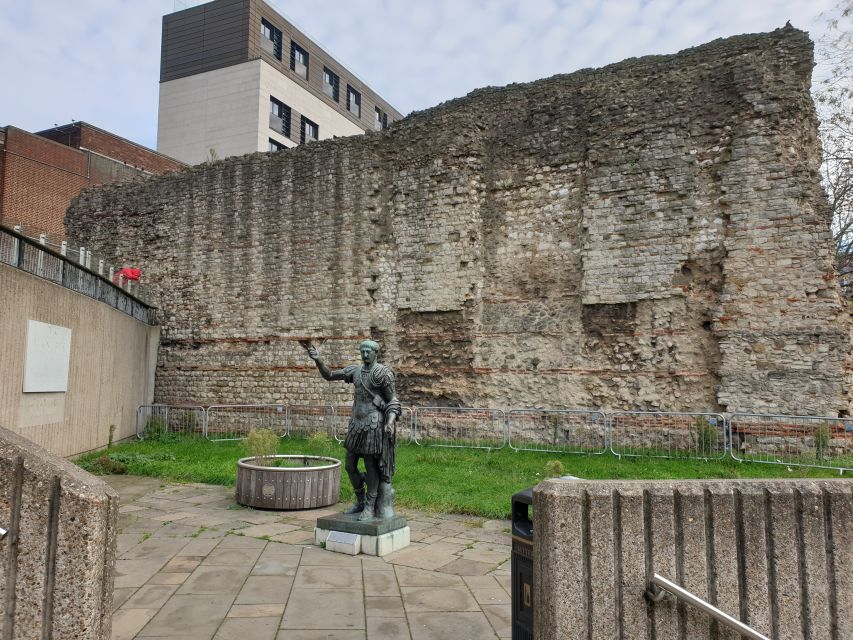 Roman Ruins to Blitz Bombings: London's Fiery History - Where the tour starts at Tower Hill Station (and why it helps)
