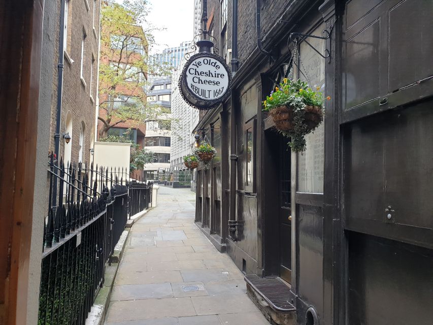 Roman Ruins to Blitz Bombings: London's Fiery History - Tower of London: power, fear, and stories that stick in your head