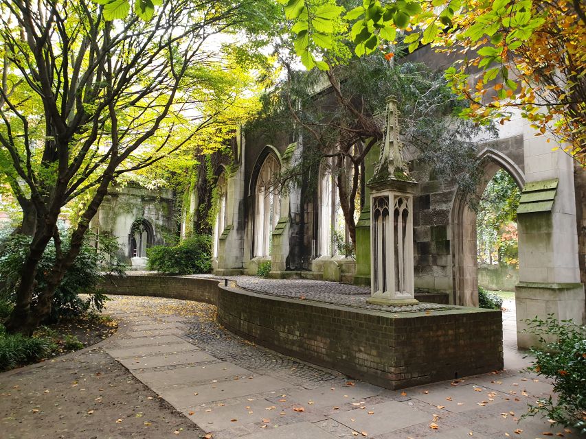 Roman Ruins to Blitz Bombings: London's Fiery History - Monument to the Great Fire and London Stone: how London keeps reminders in public