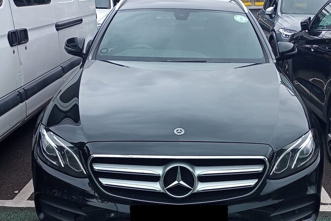 Round Trip Taxi Transfer - Luton Airport To & From London - The Costa Coffee arrivals meet point that keeps you sane