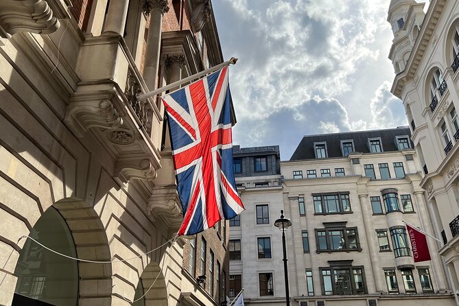 Royal Historic Pubs Walking Guided Tour in London - Who should book this royal pub walking tour?