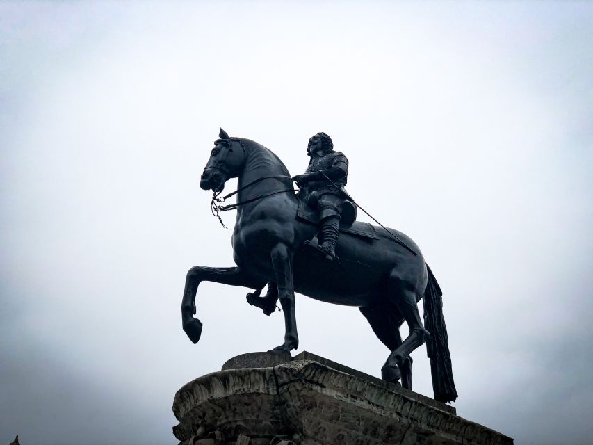 Royal London: from Saxons to Tudors & Stuarts Walking Tour - Saxons to Stuarts: how the walk turns centuries into a plot