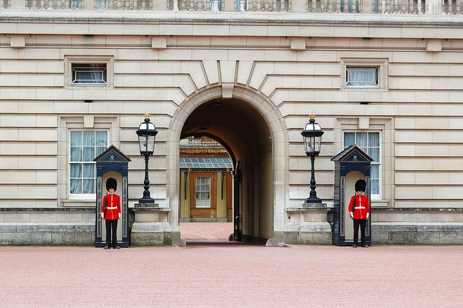 Royal London Guided Sightseeing Tour and Thames River Cruise - The morning start: Victoria Coach Station to your first London highlights