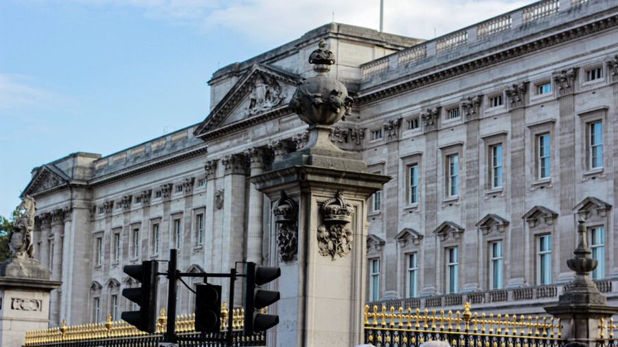 Royal London: Tudors & Stuarts Walking Tour - The Henry VIII and Anne Boleyn thread: power, marriage, consequences