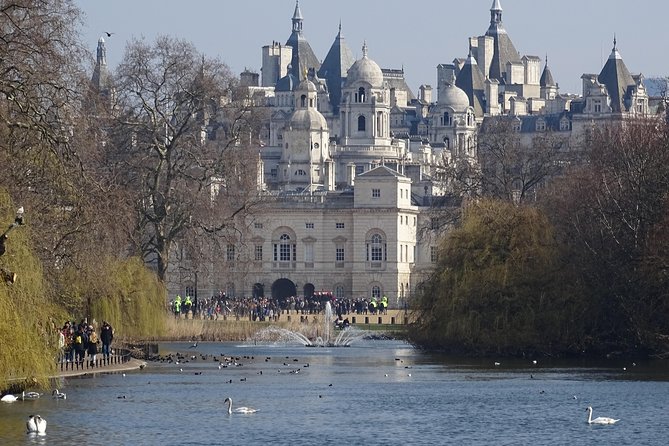 Royal Tour of St James', Parks, Palaces and Royal intrigue - Starting in Piccadilly at Le Deli Robuchon