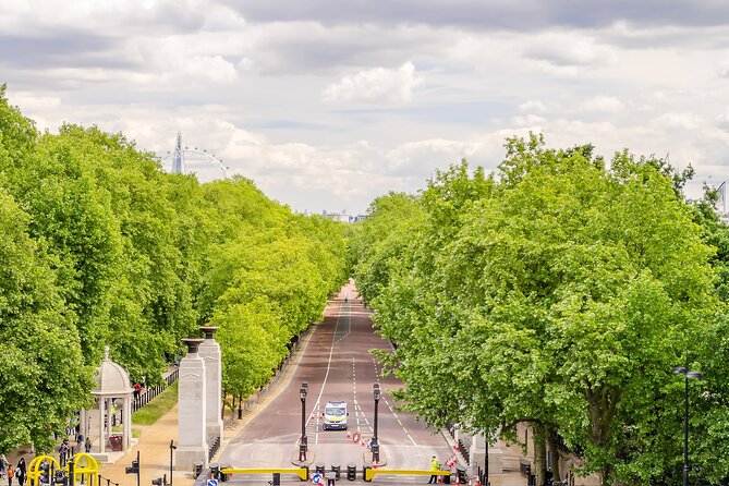 Royal Tour w/ Buckingham Palace Tickets - Semi-Private 8ppl Max - Clarence House and St. James’s Palace: the monarchy behind the scenes