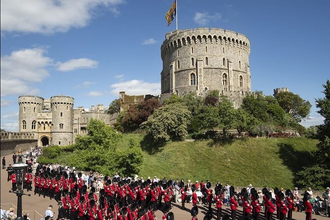 Royal Windsor Afternoon Tour from London - The coach ride from London: Wi‑Fi, charging, and what the host actually does