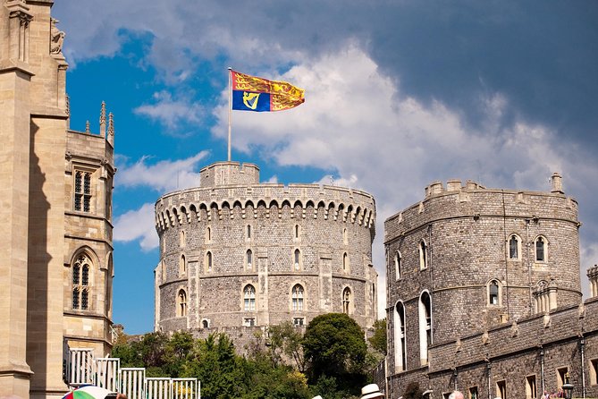 Royal Windsor Afternoon Tour from London - Windsor town time: photos, shopping, and where you’ll feel the squeeze