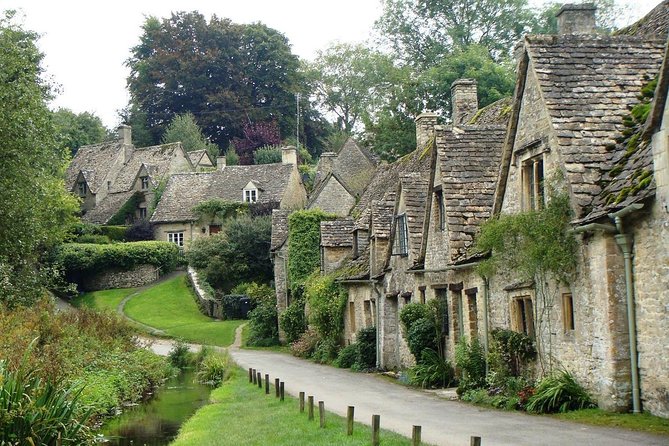 Royal Windsor Cotswold & Shakespeare Country in Executive Vehicle Private Tour - Price and value: is $662.95 per person actually worth it?