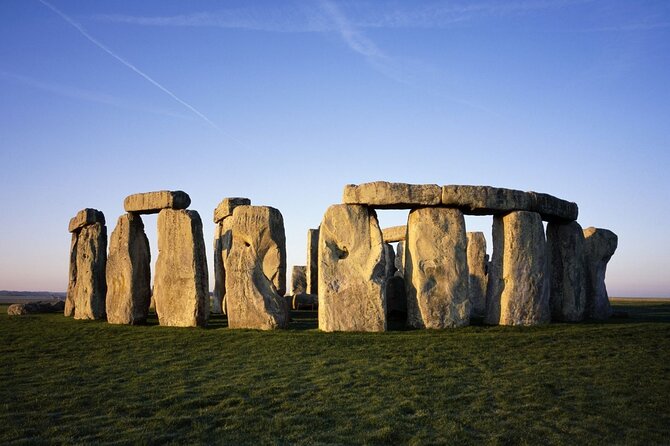 Royal Windsor & Stonehenge Private Tour - Stonehenge: the solstice stories and the exhibition that makes the stones make sense