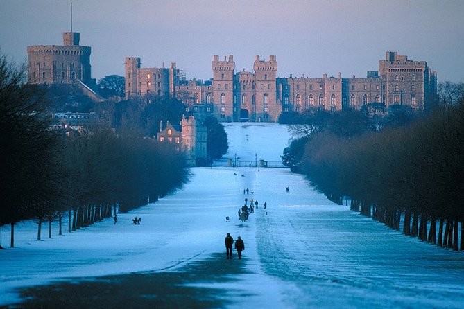 Salisbury, Stonehenge, Bath and Windsor with Christmas Lunch - Bath’s UNESCO city focus: Abbey coronation vibes and Pulteney Bridge