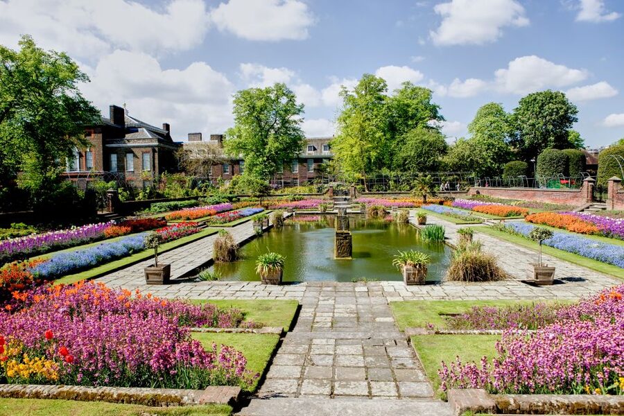Secret Gardens of London Private Tour - Chelsea Physic Garden: apothecary plants and medicinal stories