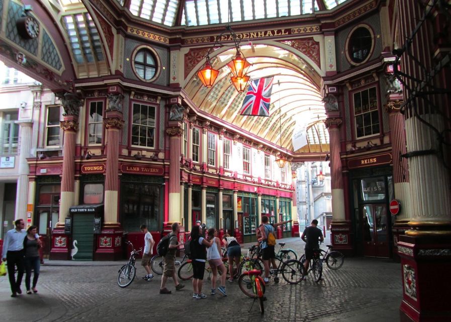 Secret London Tour by Bike - Waterloo station to the East End: the start that keeps momentum