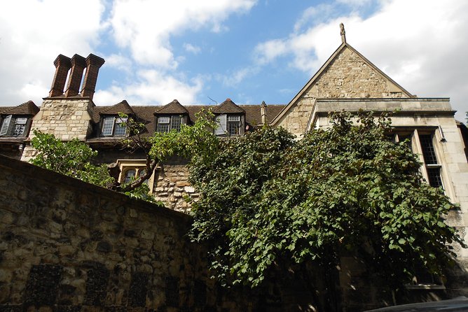 Secret Old London Guided Walking Tour - Stop 4: Guildhall and the Roman Amphitheatre Footprint