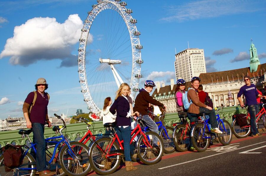 Secrets of London Bike Tour: Thames, Tower Bridge & Market - Pace, traffic, and rain or shine: the reality check