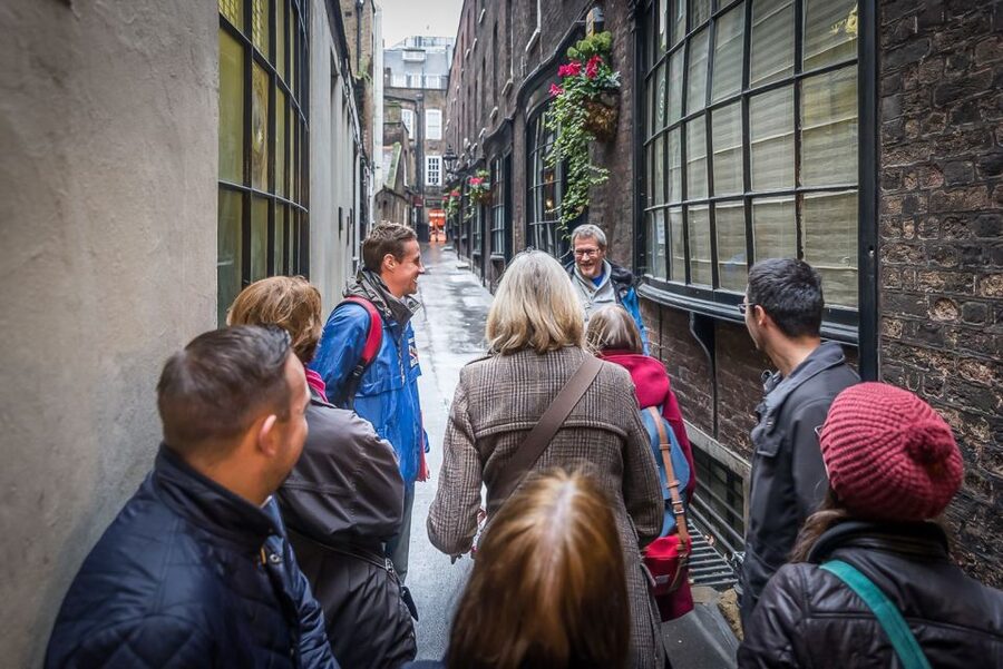 Secrets of London Walking Tour - Meeting Below Trafalgar Square: How You Find Your Guide Fast
