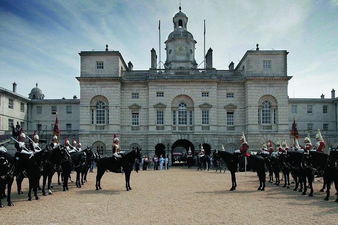 See Over 30 Top London Sights! Fun Private Tour with Local Guide - Buckingham Palace and Royal Mall: start with the biggest wow-factor