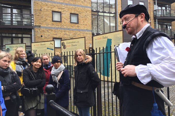 Shakespeare Walks - Robert’s guide method: clear facts, good sound, and a touch of theatre