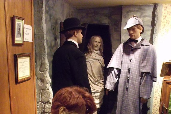 Sherlock Holmes Museum & Westminster Walking Tour - Trafalgar Square: fountains, Nelson’s Column, and easy photo stops