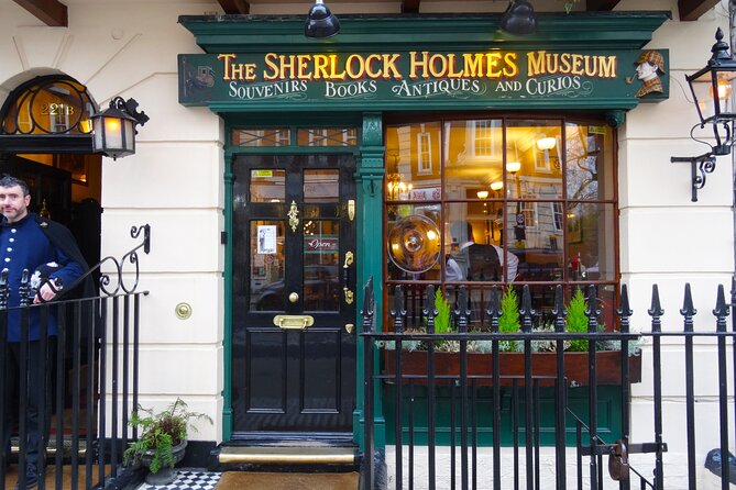 SHERLOCKTRAIL: A Sherlock Holmes Mystery (Self-Guided Walk) - Baker Street to 221B: A 5km Sherlock Clue Loop You Control