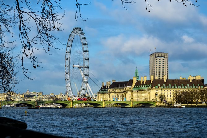 Single - Return Private Transfer London or LHR Airport to Portsmouth Cruise Port - Meet-and-Greet Pickup: Name Boards, Arrival Halls, and Luggage Help
