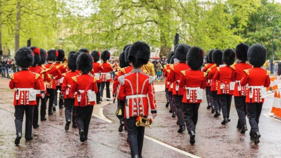 Skip the line Westminster Abbey & Guard Change Ceremonies - Weather, timing, and the wet change reality