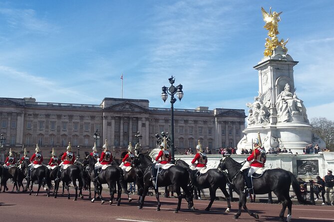 Small Group Changing the Guard & Buckingham Palace tickets - Changing of the Guard: why guidance matters more than you think