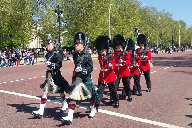 Small Group Changing the Guard & Buckingham Palace tickets - Buckingham Palace: what the included entry and audio guide really give you