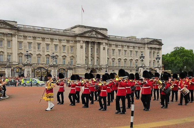 Small Group Changing the Guard & Buckingham Palace tickets - Should you book this Changing of the Guard and Buckingham Palace combo?