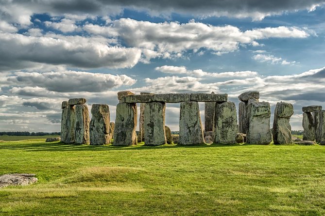 Small Group Cotswolds Village, Stonehenge and Bath Tour from London - Stonehenge in 1 Hour 45 Minutes: What That Timing Gives You