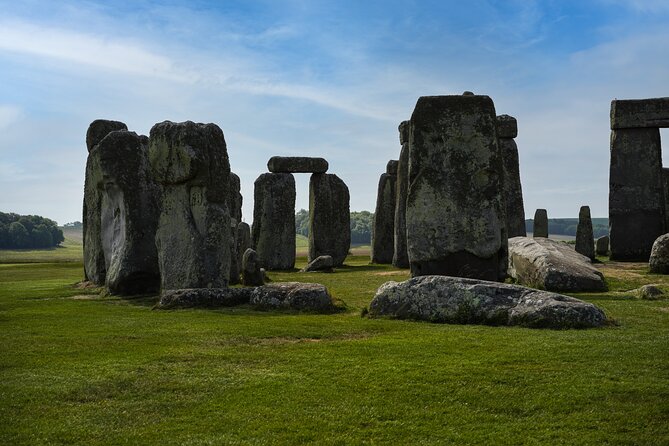 Small-Group Day Trip to Stonehenge, Bath and Windsor from London - Small-group coach comfort: how the travel affects your day
