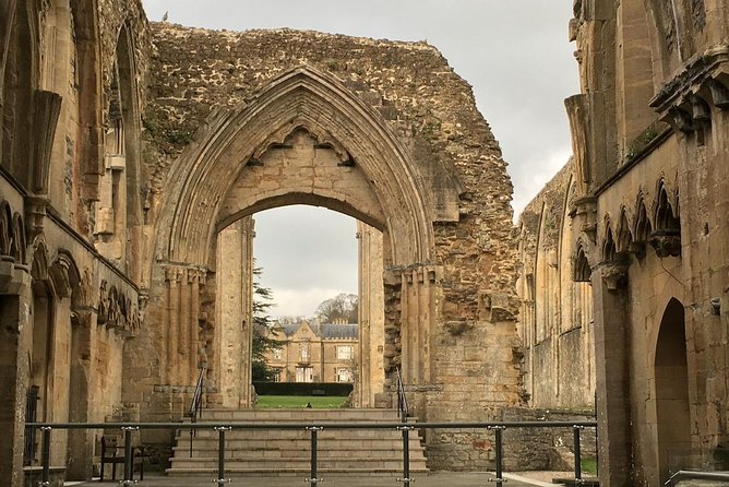 Small-Group Day Trip to Stonehenge, Glastonbury, and Avebury from London - Should you book this triple-stone circuit?
