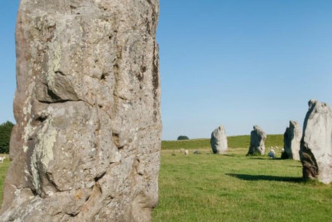 Small-Group to Bath, Lacock, Avebury and Stonehenge from London - Lacock Abbey area: walking through thatched-village England