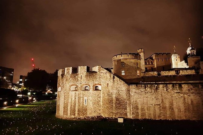 South Bank (London Bridge) Walking Tour & Enter The Tower of London - Guides and group size: small enough for real conversation