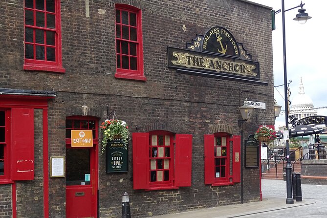 Southwark - an exclusive private walking tour full of surprises! - Meeting at London Bridge and what “private” really changes