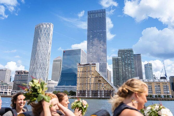 Speedboat Sightseeing: Embankment OR Westminster Pier -45 Minutes - Guided commentary stops: landmarks plus the Captain Kidd execution-site moment